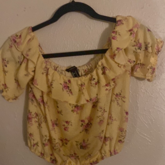 3 for $15 Cute crop top🌼 - Picture 2 of 3